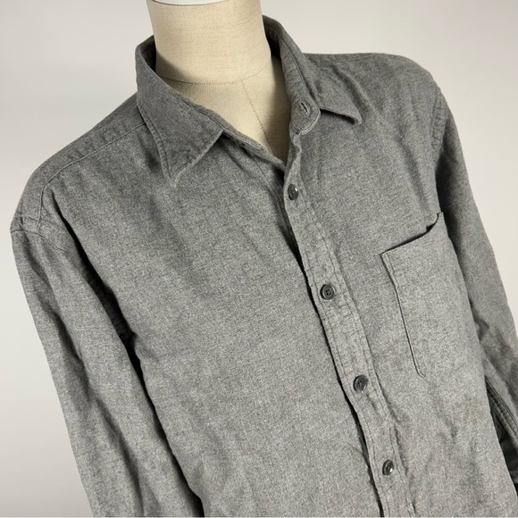 💕 Uniqlo Men's Gray Button-Up Shirt M - Picture 4 of 10
